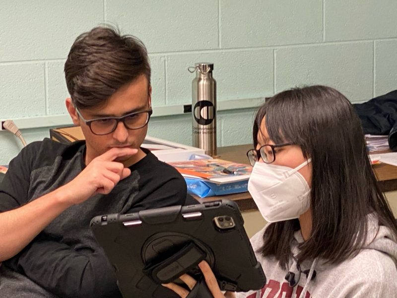 Ariel Liu, graduate student at Virginia Tech consults with Wellington Santos, postdoc at Virginia Tech 